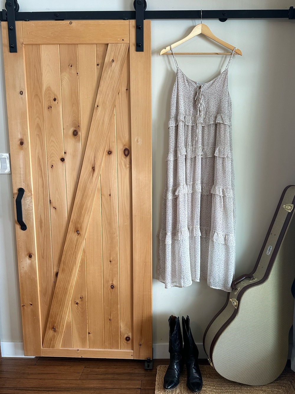 Dress Forum Tiered Maxi Dress in Cream with pink floral
